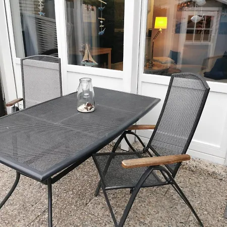 Helmes Hus - *